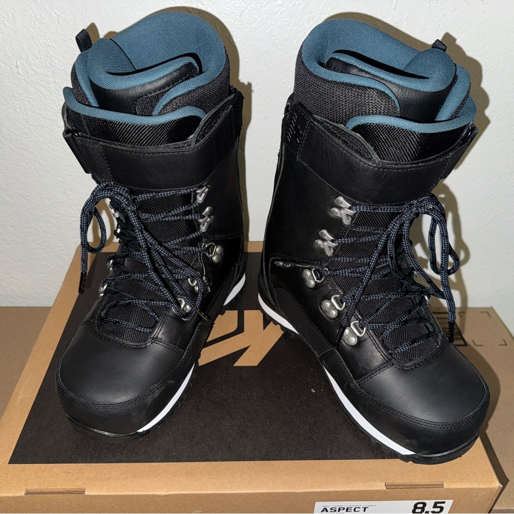 2025 Men’s K2 Aspect snowboard boot size 8.5US
NEW *worn for 2 runs
$250 obo